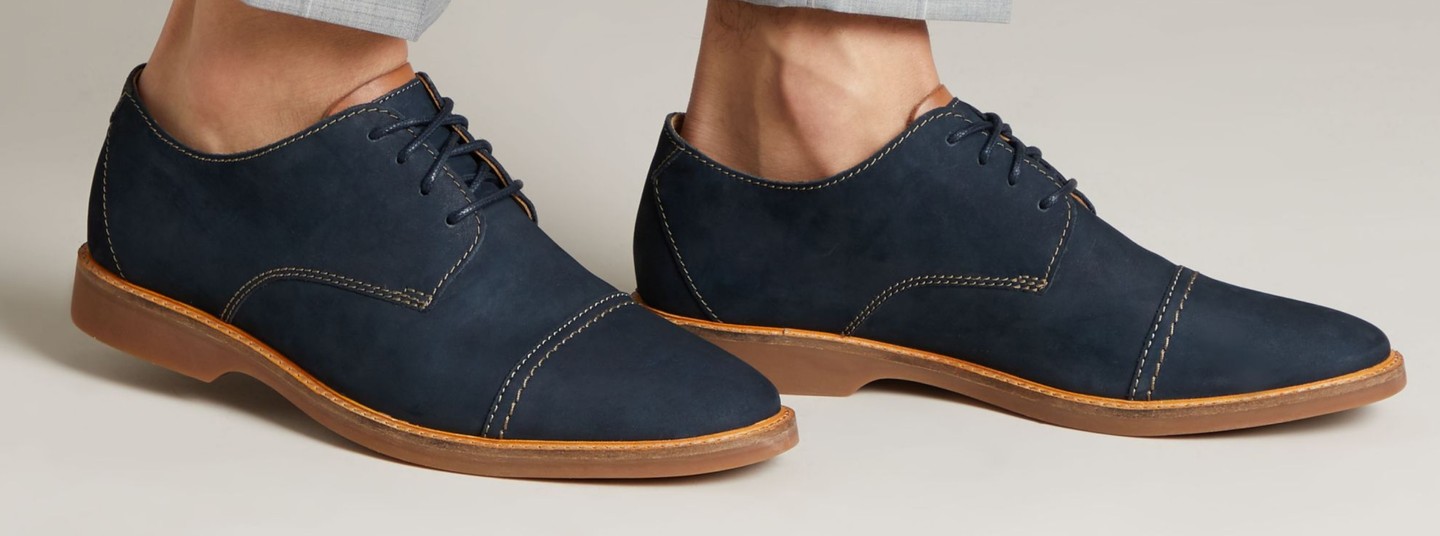 Clarks shoes black hot sale friday deals